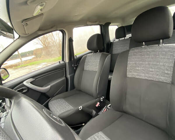 Чорний Рено Дастер, об'ємом двигуна 1.6 л та пробігом 283 тис. км за 6800 $, фото 10 на Automoto.ua