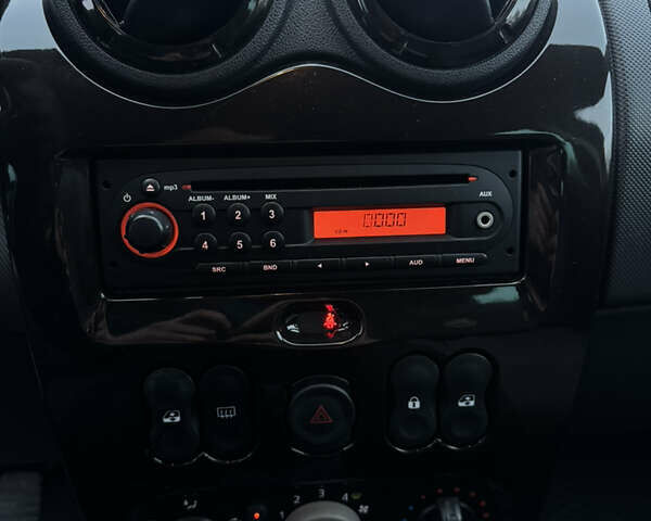 Черный Рено Дастер, объемом двигателя 1.6 л и пробегом 27 тыс. км за 11499 $, фото 14 на Automoto.ua