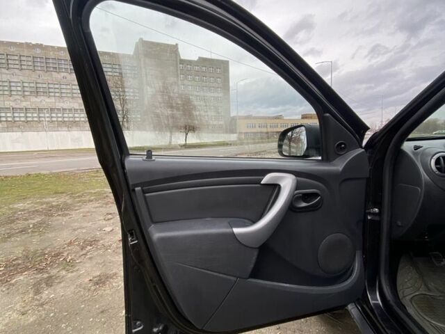 Черный Рено Дастер, объемом двигателя 1.6 л и пробегом 282 тыс. км за 6800 $, фото 8 на Automoto.ua