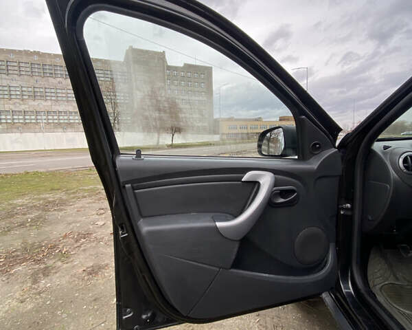 Чорний Рено Дастер, об'ємом двигуна 1.6 л та пробігом 283 тис. км за 6800 $, фото 8 на Automoto.ua