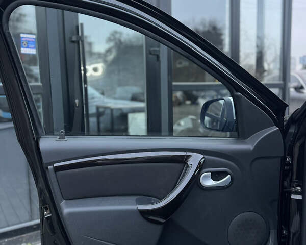 Черный Рено Дастер, объемом двигателя 1.6 л и пробегом 27 тыс. км за 11499 $, фото 8 на Automoto.ua