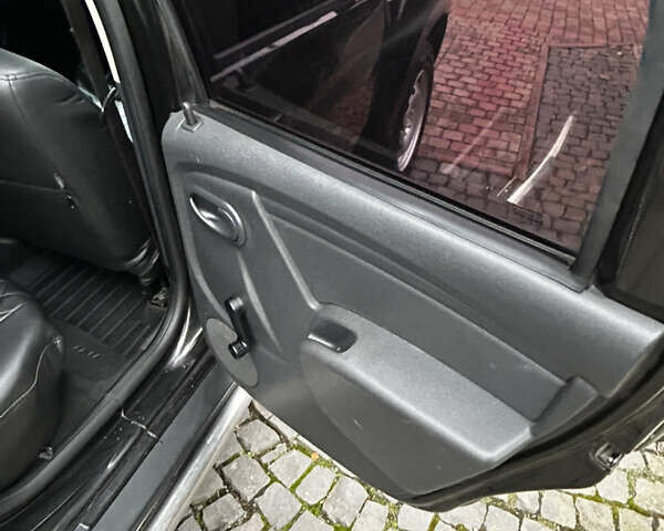 Черный Рено Дастер, объемом двигателя 1.46 л и пробегом 171 тыс. км за 8900 $, фото 5 на Automoto.ua