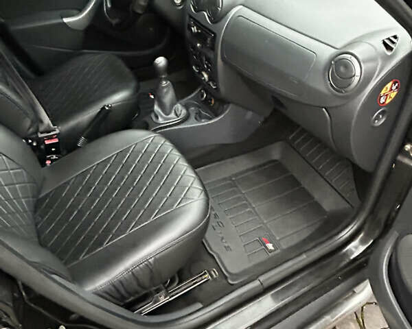 Черный Рено Дастер, объемом двигателя 1.46 л и пробегом 171 тыс. км за 8900 $, фото 4 на Automoto.ua