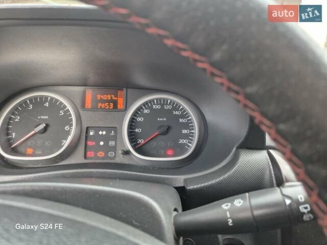 Черный Рено Дастер, объемом двигателя 1.6 л и пробегом 94 тыс. км за 8900 $, фото 6 на Automoto.ua