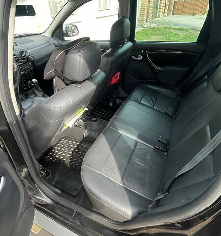 Черный Рено Дастер, объемом двигателя 1.6 л и пробегом 84 тыс. км за 9000 $, фото 9 на Automoto.ua