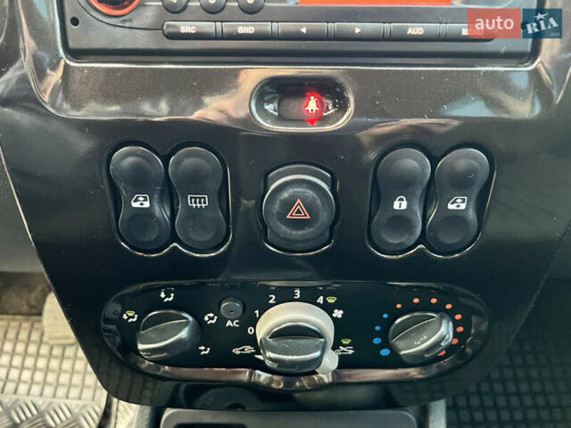 Чорний Рено Дастер, об'ємом двигуна 1.6 л та пробігом 92 тис. км за 8900 $, фото 22 на Automoto.ua