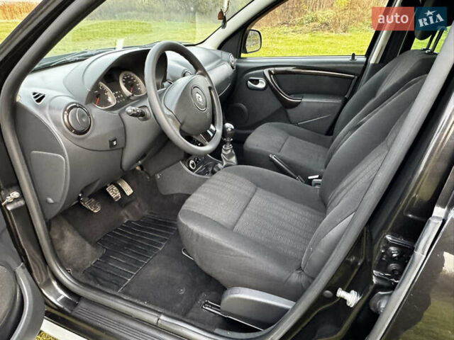Чорний Рено Дастер, об'ємом двигуна 1.6 л та пробігом 166 тис. км за 9700 $, фото 20 на Automoto.ua