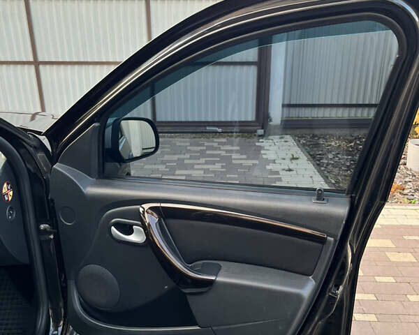 Чорний Рено Дастер, об'ємом двигуна 1.6 л та пробігом 92 тис. км за 8900 $, фото 16 на Automoto.ua