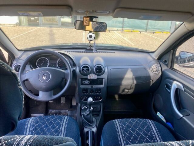 Черный Рено Дастер, объемом двигателя 1.6 л и пробегом 95 тыс. км за 10500 $, фото 2 на Automoto.ua