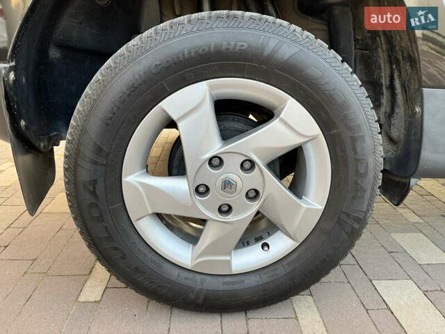 Чорний Рено Дастер, об'ємом двигуна 1.6 л та пробігом 92 тис. км за 8900 $, фото 13 на Automoto.ua