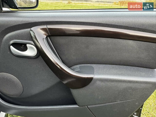 Чорний Рено Дастер, об'ємом двигуна 1.6 л та пробігом 166 тис. км за 9700 $, фото 22 на Automoto.ua