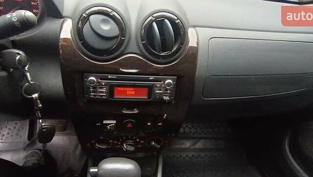 Черный Рено Дастер, объемом двигателя 2 л и пробегом 169 тыс. км за 9500 $, фото 3 на Automoto.ua