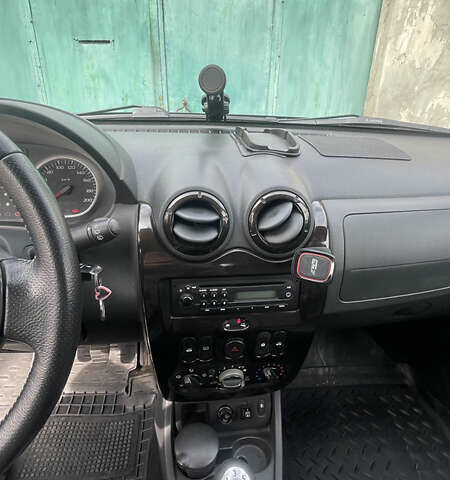 Черный Рено Дастер, объемом двигателя 1.6 л и пробегом 84 тыс. км за 9000 $, фото 6 на Automoto.ua