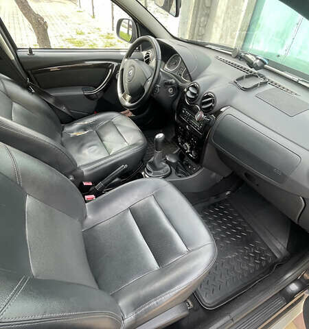 Черный Рено Дастер, объемом двигателя 1.6 л и пробегом 84 тыс. км за 9000 $, фото 11 на Automoto.ua