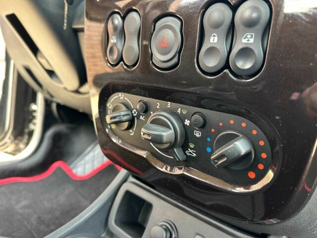 Рено Дастер 2012 в Луцке на Automoto.ua Черный Рено Дастер, объемом двигателя 1.6 л и пробегом 224 тыс. км за 9700 $, фото 18 на Automoto.ua