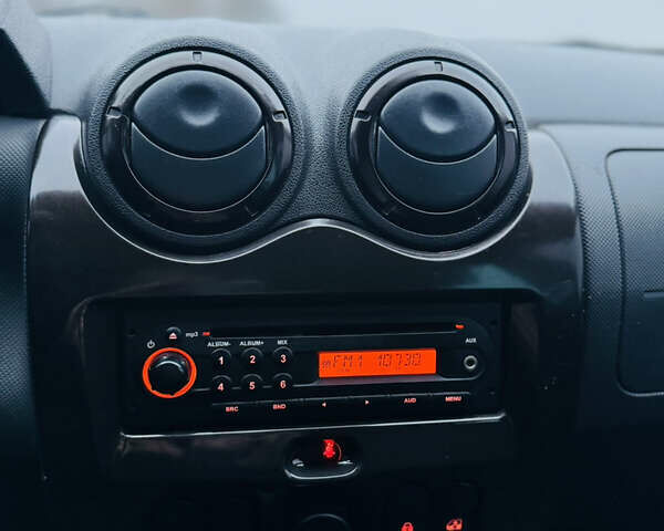 Черный Рено Дастер, объемом двигателя 1.5 л и пробегом 73 тыс. км за 12300 $, фото 7 на Automoto.ua