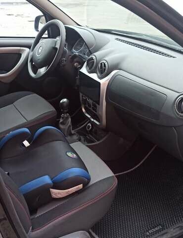 Черный Рено Дастер, объемом двигателя 2 л и пробегом 223 тыс. км за 10500 $, фото 2 на Automoto.ua