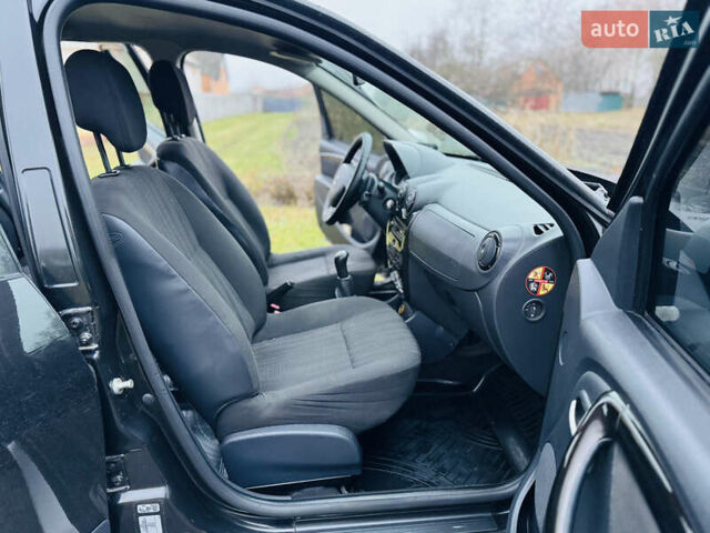 Черный Рено Дастер, объемом двигателя 1.5 л и пробегом 73 тыс. км за 12300 $, фото 8 на Automoto.ua
