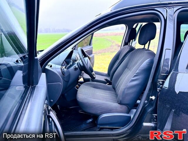 Черный Рено Дастер, объемом двигателя 1.5 л и пробегом 73 тыс. км за 12300 $, фото 9 на Automoto.ua