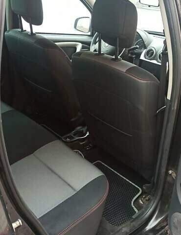 Черный Рено Дастер, объемом двигателя 2 л и пробегом 223 тыс. км за 10500 $, фото 3 на Automoto.ua