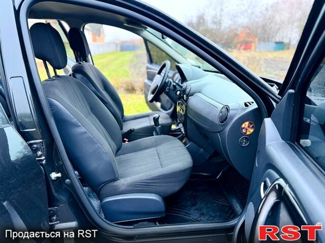 Черный Рено Дастер, объемом двигателя 1.5 л и пробегом 73 тыс. км за 12300 $, фото 8 на Automoto.ua