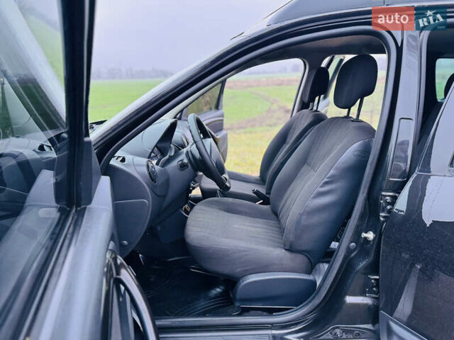 Черный Рено Дастер, объемом двигателя 1.5 л и пробегом 73 тыс. км за 12300 $, фото 10 на Automoto.ua