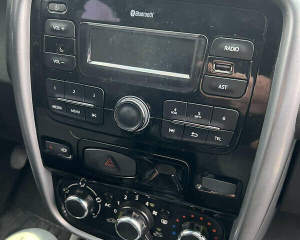 Рено Дастер 2014 у Вінниці на Automoto.ua Чорний Рено Дастер, об'ємом двигуна 1.46 л та пробігом 197 тис. км за 7950 $, фото 9 на Automoto.ua