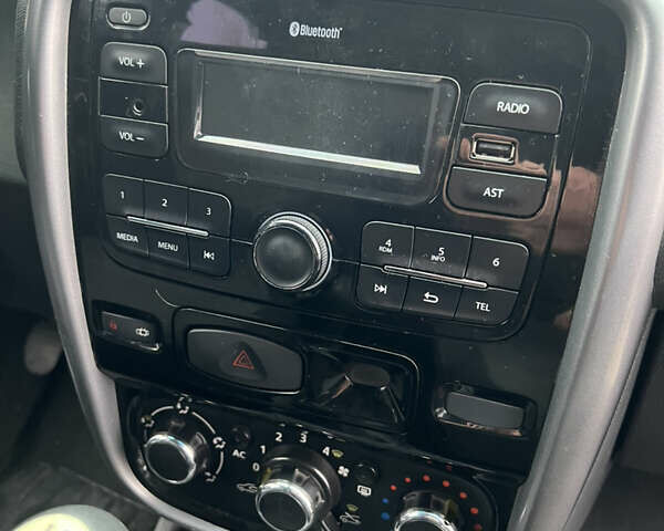 Черный Рено Дастер, объемом двигателя 1.46 л и пробегом 198 тыс. км за 7999 $, фото 16 на Automoto.ua