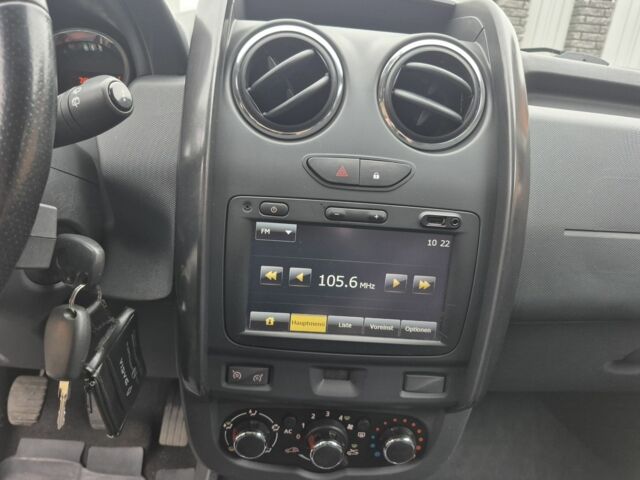 Чорний Рено Дастер, об'ємом двигуна 1.6 л та пробігом 71 тис. км за 11750 $, фото 11 на Automoto.ua