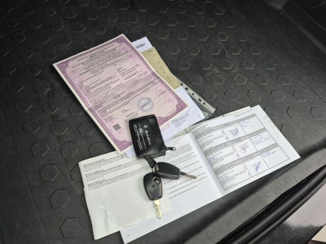 Чорний Рено Дастер, об'ємом двигуна 1.6 л та пробігом 71 тис. км за 11750 $, фото 13 на Automoto.ua