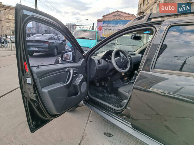 Черный Рено Дастер, объемом двигателя 1.5 л и пробегом 85 тыс. км за 12690 $, фото 13 на Automoto.ua