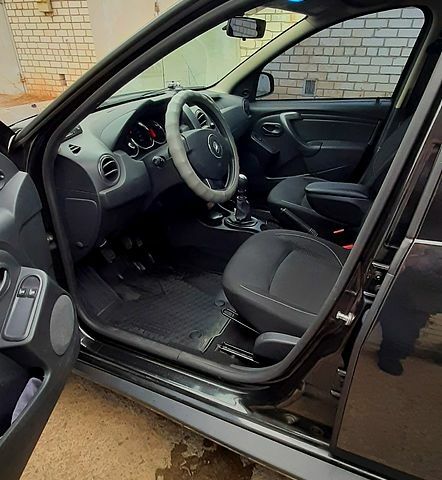 Черный Рено Дастер, объемом двигателя 15 л и пробегом 85 тыс. км за 12500 $, фото 6 на Automoto.ua