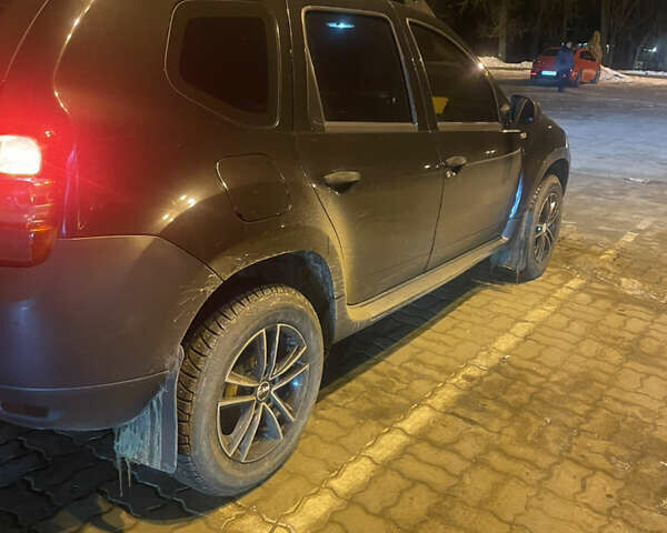 Черный Рено Дастер, объемом двигателя 1.46 л и пробегом 178 тыс. км за 10000 $, фото 4 на Automoto.ua