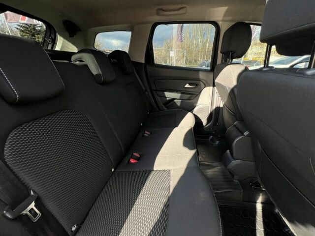 Черный Рено Дастер, объемом двигателя 1.5 л и пробегом 89 тыс. км за 15999 $, фото 20 на Automoto.ua