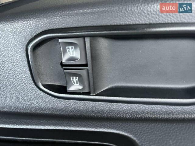 Черный Рено Дастер, объемом двигателя 1.5 л и пробегом 77 тыс. км за 15400 $, фото 21 на Automoto.ua