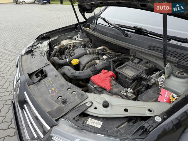 Чорний Рено Дастер, об'ємом двигуна 1.5 л та пробігом 45 тис. км за 18900 $, фото 29 на Automoto.ua