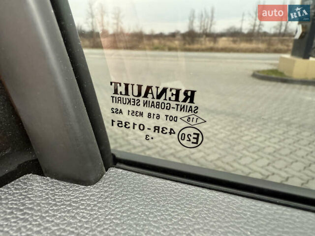 Чорний Рено Дастер, об'ємом двигуна 1.5 л та пробігом 45 тис. км за 18900 $, фото 31 на Automoto.ua
