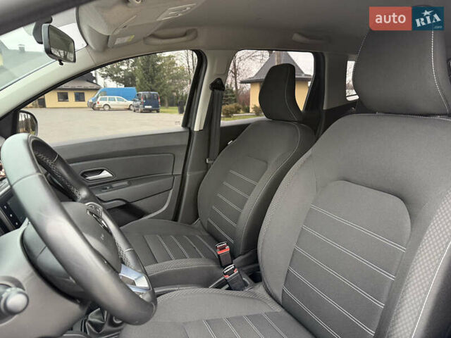 Чорний Рено Дастер, об'ємом двигуна 1.5 л та пробігом 45 тис. км за 18900 $, фото 13 на Automoto.ua