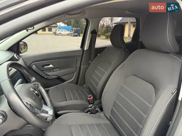 Чорний Рено Дастер, об'ємом двигуна 1.5 л та пробігом 45 тис. км за 18900 $, фото 14 на Automoto.ua