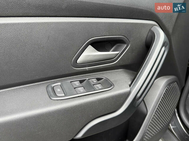 Чорний Рено Дастер, об'ємом двигуна 1.5 л та пробігом 45 тис. км за 18900 $, фото 11 на Automoto.ua