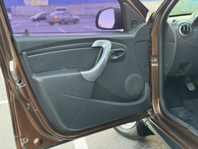 Рено Дастер 2011 в Виннице на Automoto.ua Коричневый Рено Дастер, объемом двигателя 1.5 л и пробегом 360 тыс. км за 7700 $, фото 9 на Automoto.ua