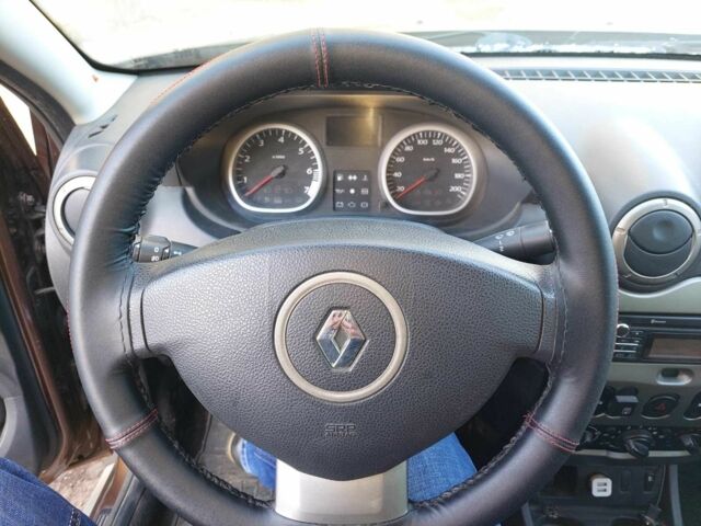 Рено Дастер 2012 у Кам'янське (Дніпродзержинськ) на Automoto.ua Коричневий Рено Дастер, об'ємом двигуна 1.6 л та пробігом 122 тис. км за 7700 $, фото 3 на Automoto.ua