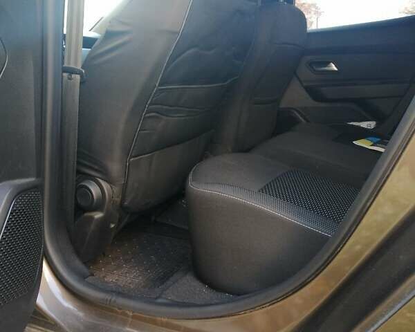 Коричневый Рено Дастер, объемом двигателя 1.6 л и пробегом 9 тыс. км за 18000 $, фото 8 на Automoto.ua