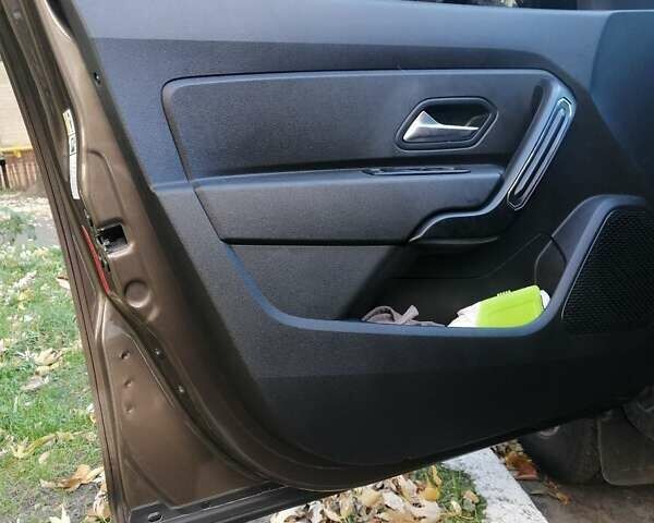 Коричневый Рено Дастер, объемом двигателя 1.6 л и пробегом 9 тыс. км за 18000 $, фото 7 на Automoto.ua