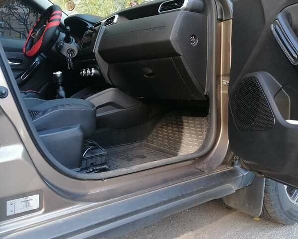 Коричневый Рено Дастер, объемом двигателя 1.6 л и пробегом 9 тыс. км за 18000 $, фото 12 на Automoto.ua