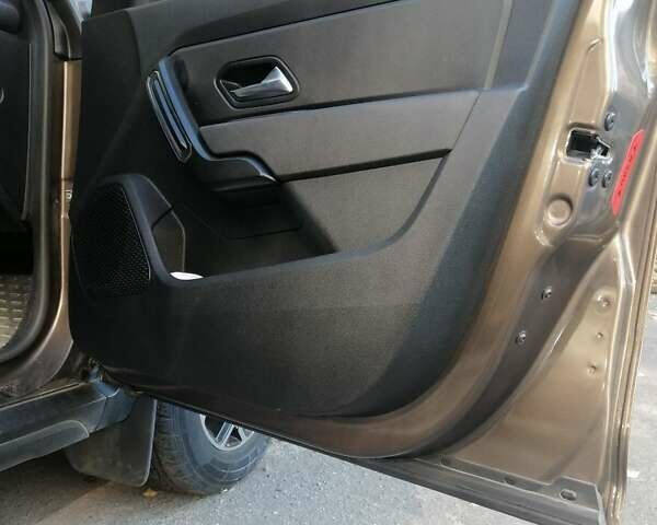 Коричневый Рено Дастер, объемом двигателя 1.6 л и пробегом 9 тыс. км за 18000 $, фото 10 на Automoto.ua