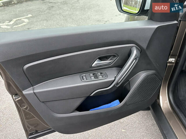 Коричневий Рено Дастер, об'ємом двигуна 1.6 л та пробігом 25 тис. км за 15900 $, фото 13 на Automoto.ua