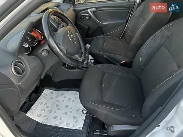 Красный Рено Дастер, объемом двигателя 1.46 л и пробегом 314 тыс. км за 8460 $, фото 9 на Automoto.ua