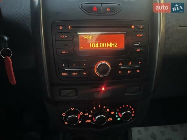 Красный Рено Дастер, объемом двигателя 1.46 л и пробегом 314 тыс. км за 8460 $, фото 21 на Automoto.ua
