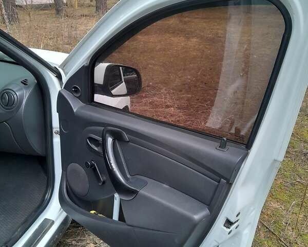 Рено Дастер, объемом двигателя 1.6 л и пробегом 210 тыс. км за 6900 $, фото 7 на Automoto.ua